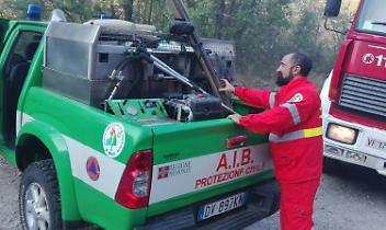 In fiamme il sentiero del Gallo, l'Aib scongiura il peggio