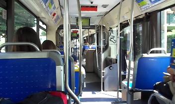 Aggredita sul bus ad Alessandria, parla la mamma: "Li ho urtati per sbaglio, ora ho paura"