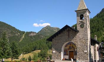 CLAVIERE. Corteo 'No Border' a Capodanno in Valle di Susa Bruciata piccola croce per protesta contro sgombero presidio Claviere