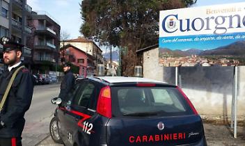 BORGIALLO. Esce di strada e sfascia le auto in sosta, denunciato 21enne
