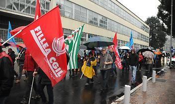 RIVA DI CHIERI. Embraco: presidio a Torino, Cirio incontra lavoratori