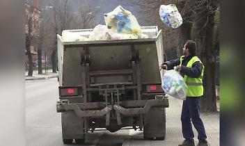 Camioncino della raccolta differenziata