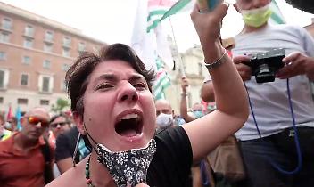 Roma. Protesta dei lavoratori Alitalia in Piazza San Silvestro (VIDEO)
