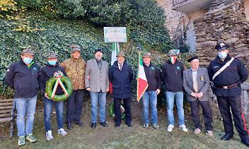 CASTELNUOVO NIGRA. Piazza Milite Ignoto, è polemica per il “fuso orario” dell’amministrazione comunale