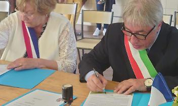 Firmato il gemellaggio con Luzill&eacute;, la Lusigli&eacute; di Francia (fotogallery)