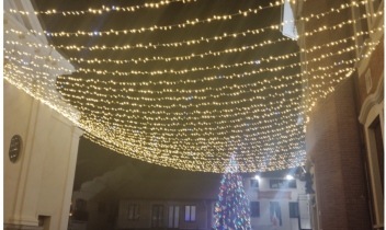 Le luminarie in piazza San Bernardo a Vauda