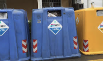 Campane dei rifiuti (foto di repertorio)