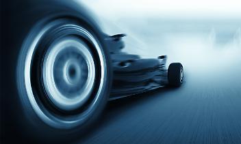 Via Borgomasino sembra una pista di Formula Uno