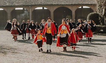 Le maschere bianzinesi con il loro seguito