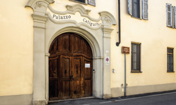 L'ingresso della casa di riposo "Palazzo Caligaris"