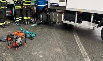 Scontro tra due camion in via Casale. E' morta una campionessa