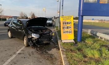 Si sente male alla guida e finisce fuori strada: è morto