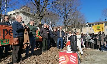 manifestazione no deposito a Trino