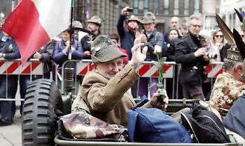 Festa degli alpini il 25 aprile: era proprio il caso di sovrapporre le due celebrazioni?