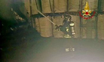 Incendio nella notte a Trino