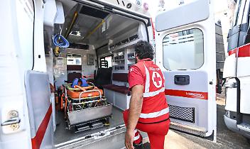 Moncalieri, auto contro un muro