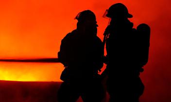 Incendio nella notte