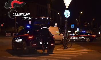 Rapina, minacce e un’auto in fiamme: arrestato 24enne a Moncalieri