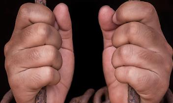 "Aiuto, il mio compagno è stato sequestrato 