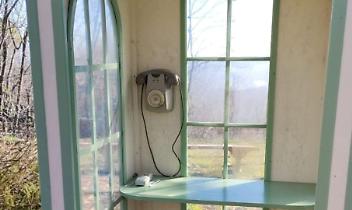  profanato il Telefono del Vento, rubati i sentimenti di chi soffre