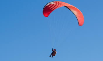 Parapendio (foto di repertorio)