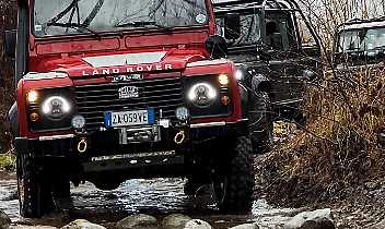 Levone si accende di passione: dieci anni di Land Rover e avventura senza limiti