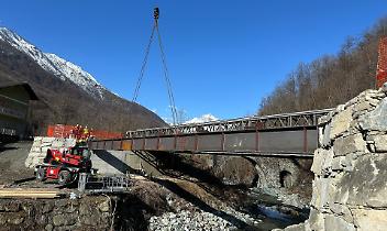 Forno di Lemie, posate le prime tre travi del nuovo ponte sulla Provinciale 32