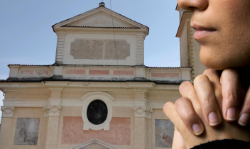 San Michele è chiusa, ma la fede resta aperta