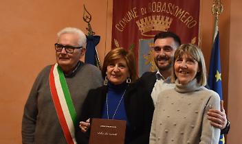 “Leggete la Costituzione e studiate”: il sindaco ai ragazzi che diventano adulti