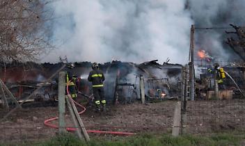 Incendio in deposito agricolo a Bussoleno