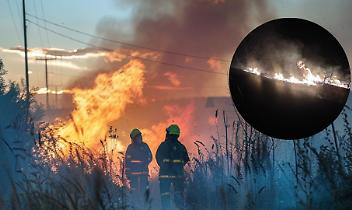 Fiamme sul cavalcavia: paura a Borgofranco (FOTO)