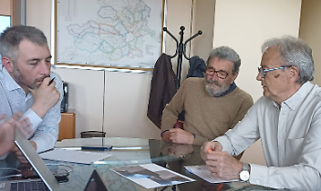 Strada troppo stretta, il sindaco chiede l’allargamento