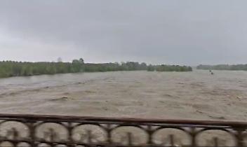 Emergenza maltempo, chiuso anche il ponte sul Po a Crescentino: la collina chivassese è isolata