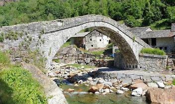 La montagna che resiste: la Valchiusella rilancia la GTA con sentieri sicuri e un nuovo bivacco