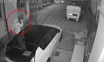 Tentato furto a Lessolo: la telecamera sventa il colpo e il ladro fugge con un gesto offensivo