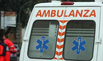 Schianto tra un’auto e una due ruote