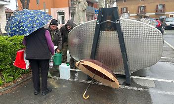 Autobotte in piazza a Casalborgone