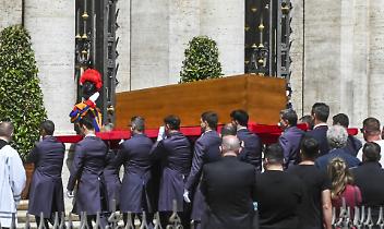 L'arrivo del feretro di Papa Francesco a Santa Maria Maggiore