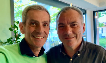 Guarino con la maglietta verde: dal Pd alla Lega, con tanto di selfie