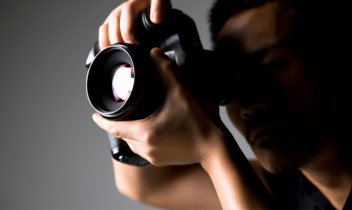 Fotografia di strada e privacy: le regole per evitare problemi legali