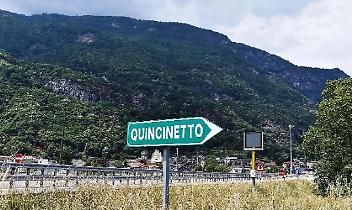 Quincinetto, la frana infinita. Viabilità in bilico, vallo pronto a ottobre ma il rischio resta
