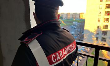 Follia in Canavese: pensionato minaccia ragazzi disabili nel cortile con una pistola a salve