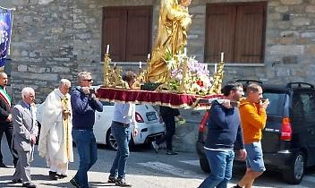 La processione con la statua di San Giuseppe