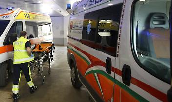 Donna cade da un albero