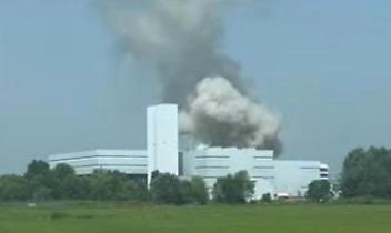 Paura a Livorno Ferraris: la centrale elettrica va a fuoco. Rischio contaminazione dell'acqua