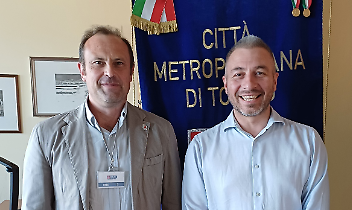 Cinghiali devastano gli alpeggi, lo Stato taglia i fondi e il ponte resta fermo
