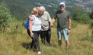 Parkinson e depressione non li fermano: marito e moglie salgono in cima alla montagna con la forza dell'amore