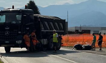 Scontro tra scooter e camion