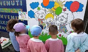 Un benvenuto in mille lingue: il murales della scuola Fillak emoziona Montanaro