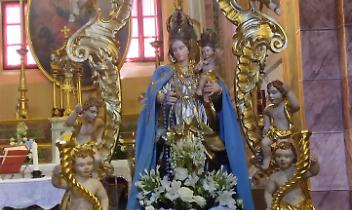La statua della Madonna della Neve nella Chiesa di Chiaves